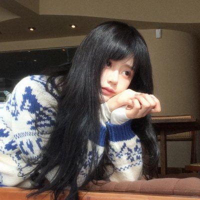 院子里的女人